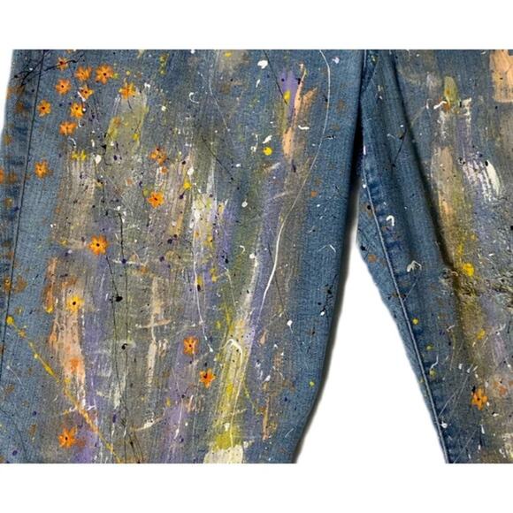 REFRESHED- Gloria Vanderbilt Hand Painted distressed Cropped Denim Jeans - Picture 6 of 7
